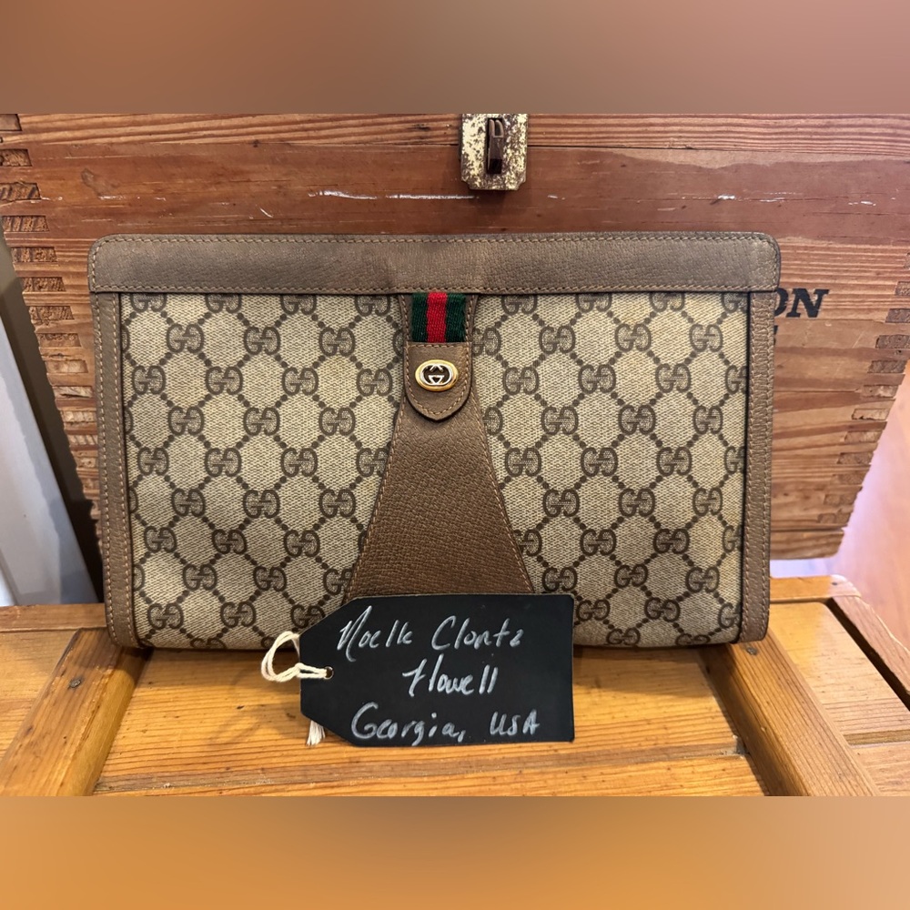 SOLD ❌ post - Gucci Monogram Sherry Line Accessories Collection Clutch